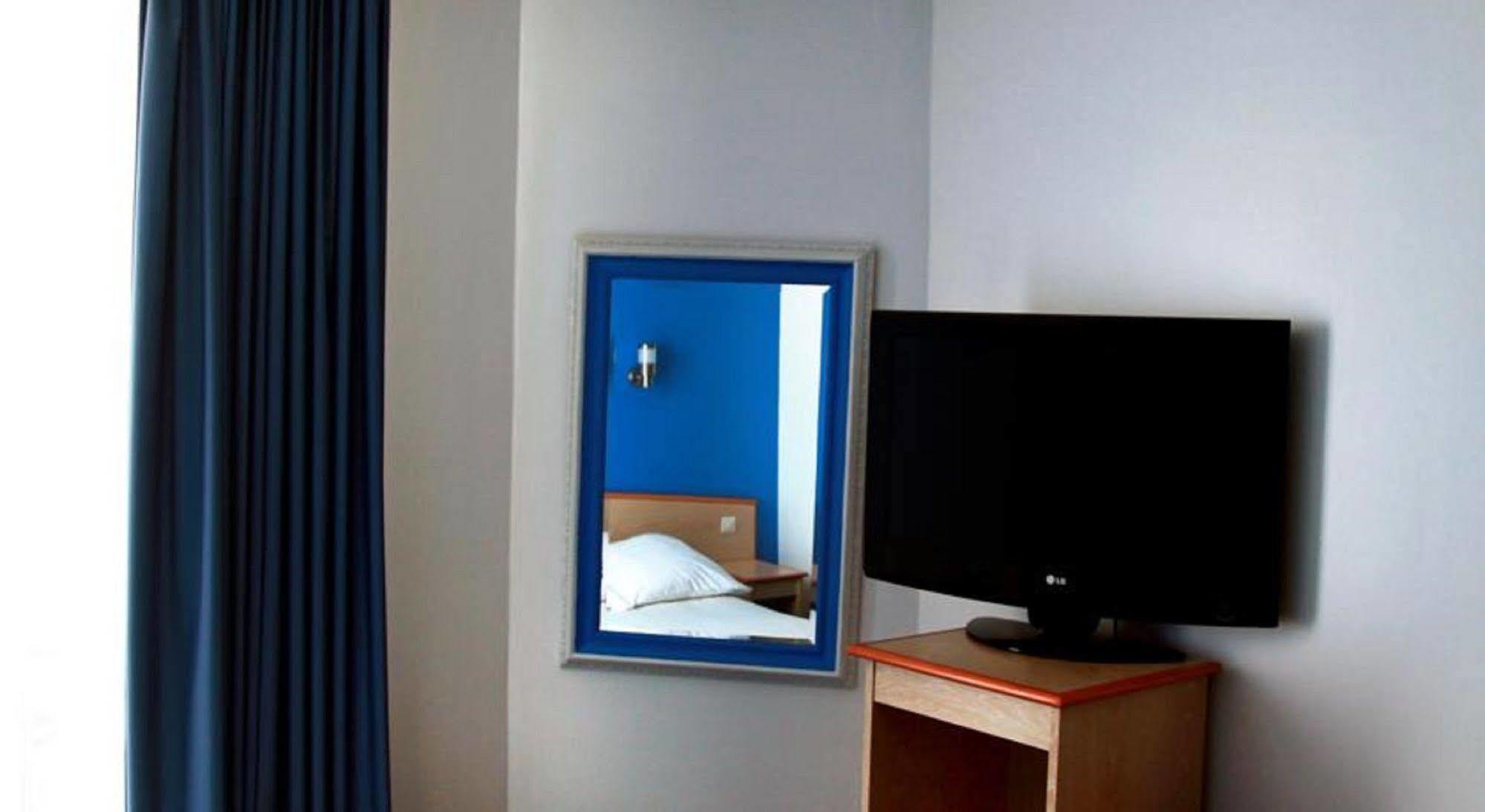 Hotel Briand Devient Hotel Ipl Levallois-Perret Eksteriør bilde